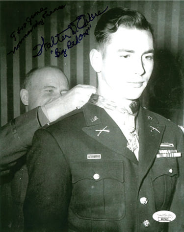 Walter Ehlers signed WWII Vintage B&W 8x10 Photo- JSA #SS17693- Big Red One/1st Infantry Div/D-Day/Medal of Honor